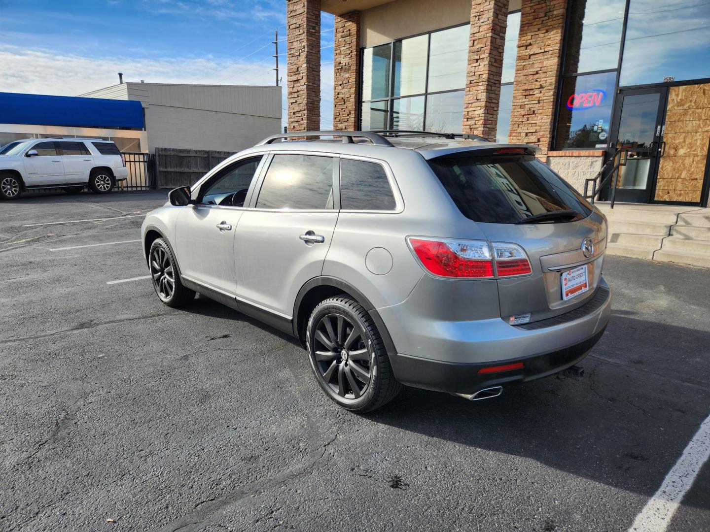 2010 Liquid Silver Metallic /Black Mazda CX-9 Grand Touring (JM3TB3MA6A0) with an 3.7L V6 DOHC 24V engine, Automatic transmission, located at 8595 Washington St., Thornton, CO, 80229, (303) 287-5511, 39.852348, -104.978447 - 2010 Mazda CX-9<br><br>D1 Auto NEVER charges dealer fees! All cars have clean titles and have been inspected for mechanical issues. We have financing for everyone. Good credit, bad credit, first time buyers.<br><br>Please call Lakewood Location 303-274-7692 or Thornton 303-287-5511 to schedule a tes - Photo#7